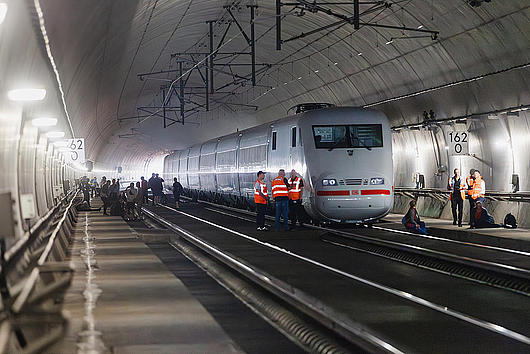 ICE im Sandbergtunnel